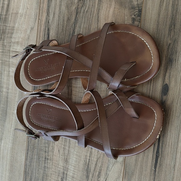 American Eagle Outfitters Shoes - EUC AE tan flat strappy sandals